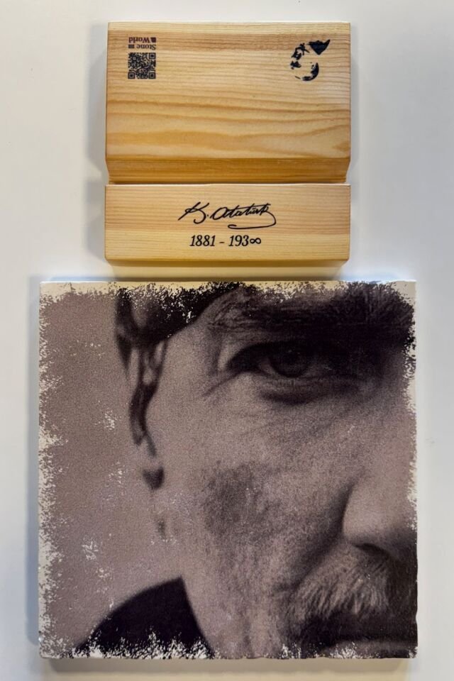 Masif Ahşap Stand & Doğal Taştan Atatürk Portresi - 002