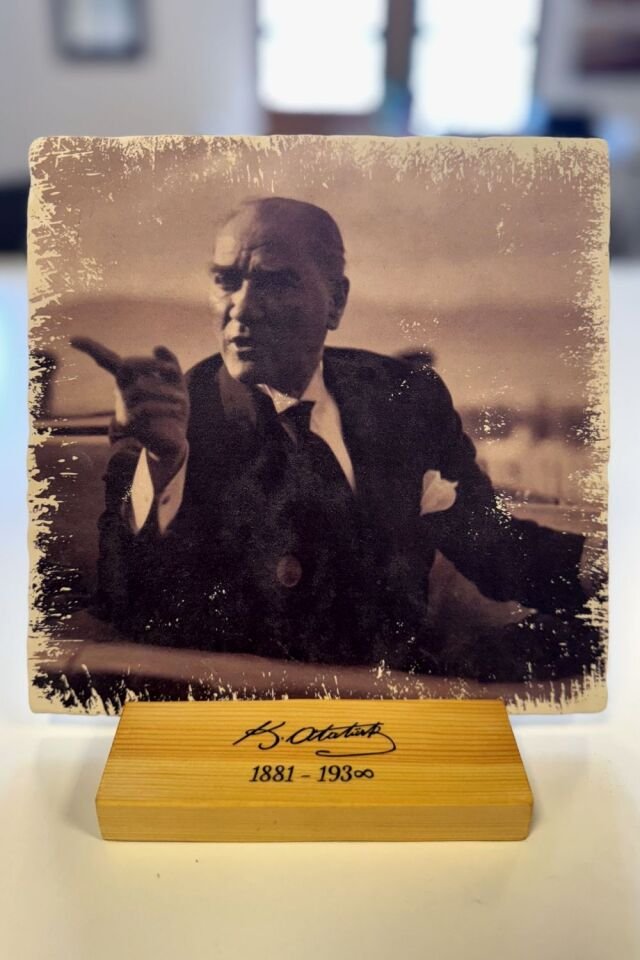 Masif Ahşap Stand & Doğal Taştan Atatürk Portresi - 003