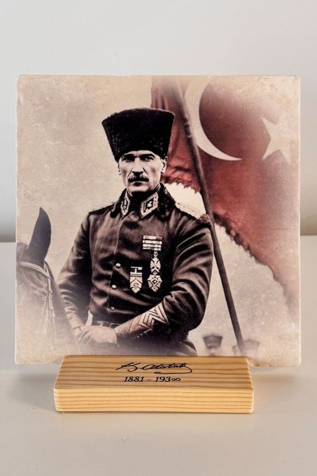 Masif Ahşap Stand & Doğal Taştan Atatürk Portresi - 005