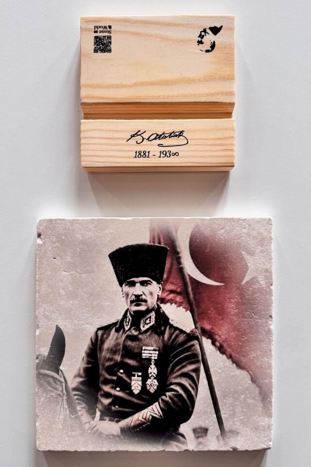 Masif Ahşap Stand & Doğal Taştan Atatürk Portresi - 005