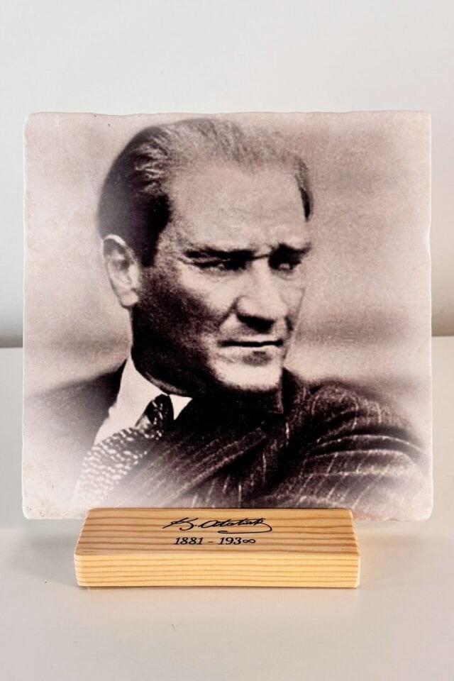 Masif Ahşap Stand & Doğal Taştan Atatürk Portresi - 008