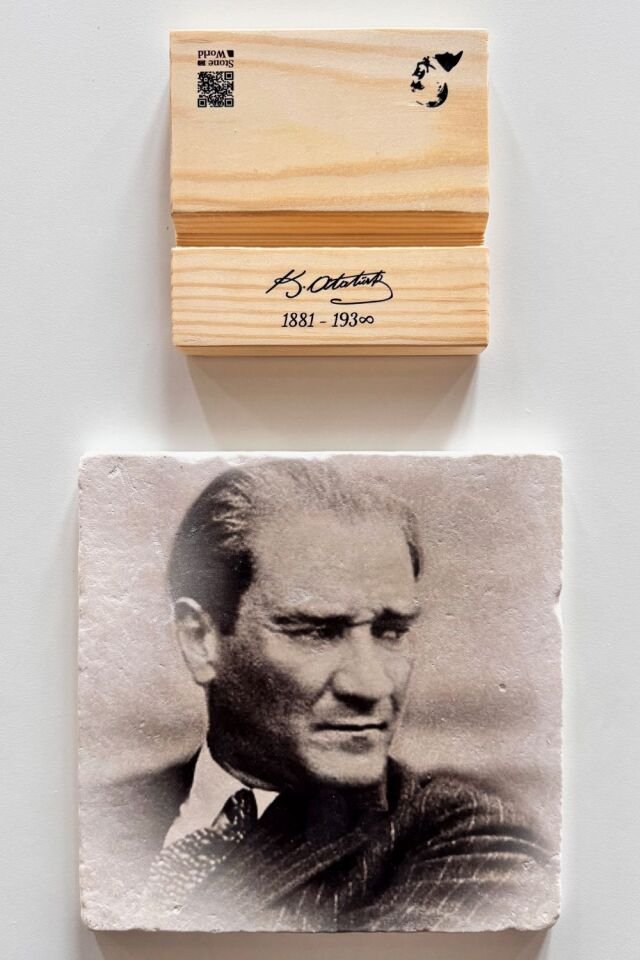 Masif Ahşap Stand & Doğal Taştan Atatürk Portresi - 008