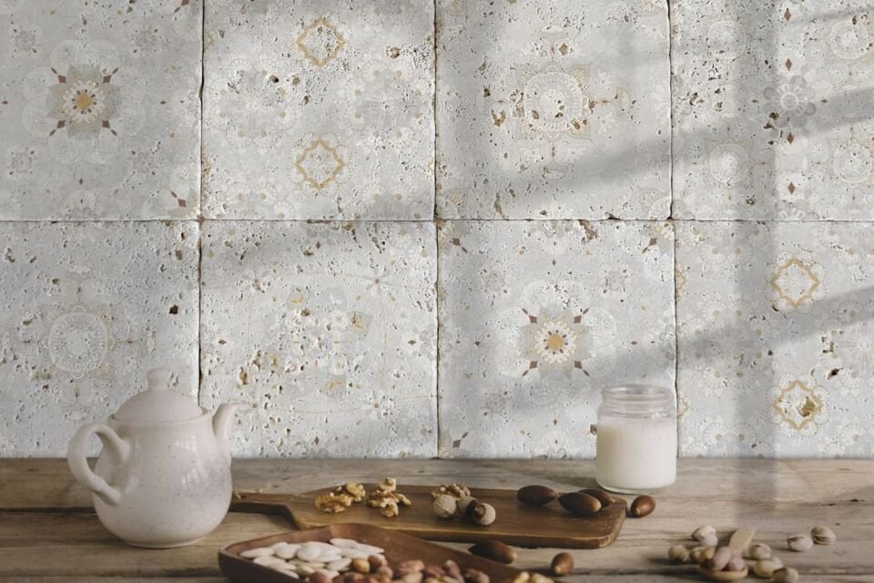 Desenli Doğal Taştan Dekoratif Karo - Quintet Teması - 003