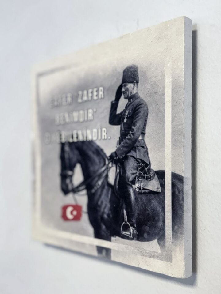 Masif Ahşap Stand & Limra Taşından Atatürk Portresi | Çift Kullanım Stand & Duvar - 013
